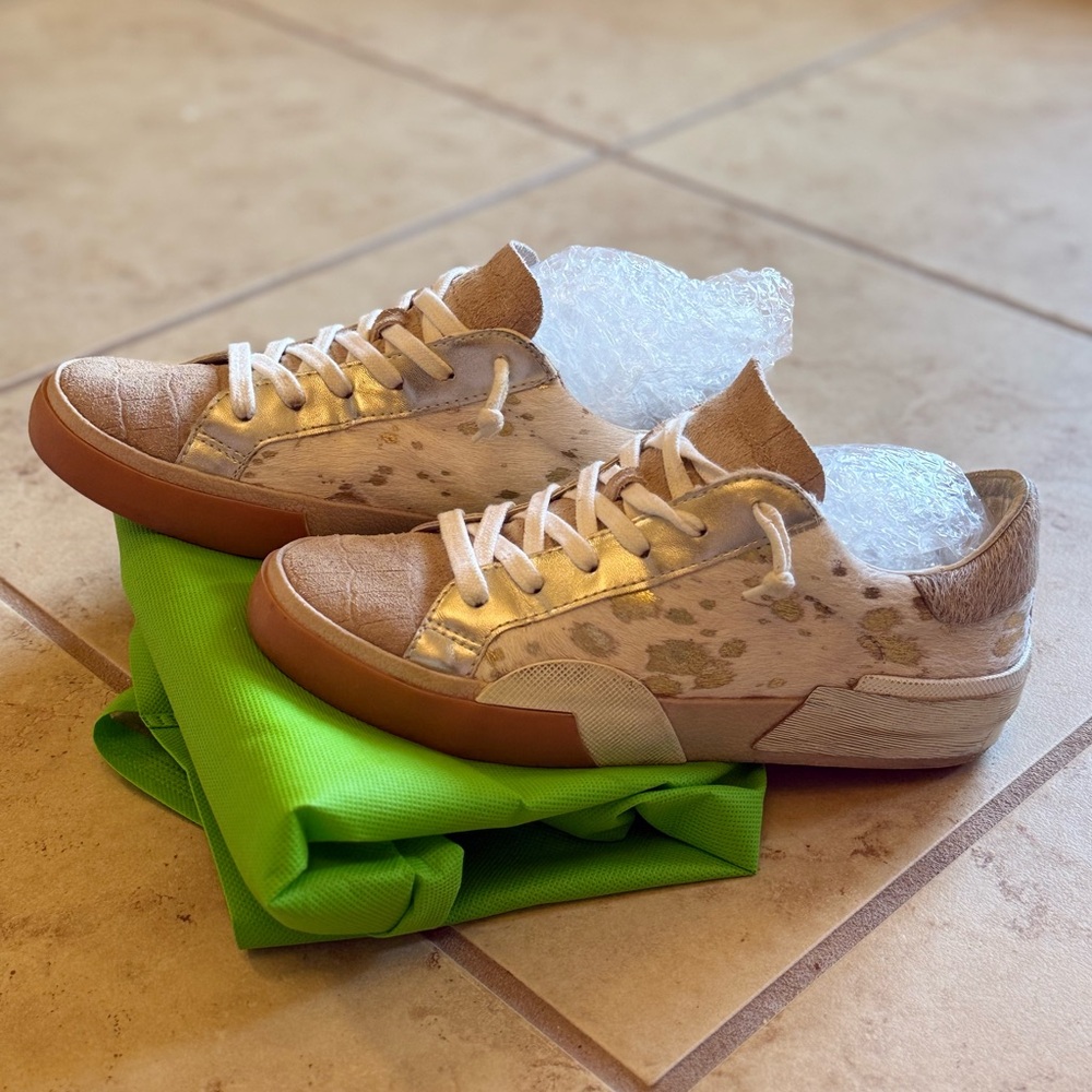 Dolce Vita size 6 Zina Sneakers in White calf hair, Tan, and gold - Picture 2 of 8